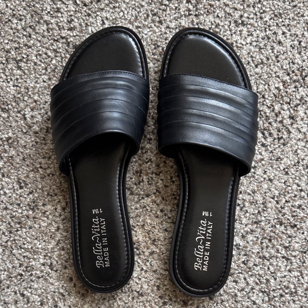 Bella Vita Women's Black Slide Sandals